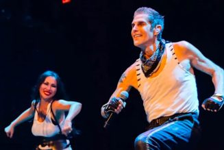 Perry Farrell's wife: Jane's Addiction singer seeking medical help after onstage meltdown