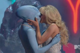 Sabrina Carpenter kisses an alien during medley performance at 2024 MTV VMAs