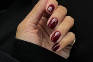 Sorry, Neutrals—This Dark Autumn Nail Colour Is What Stylish Types Are Asking For Now