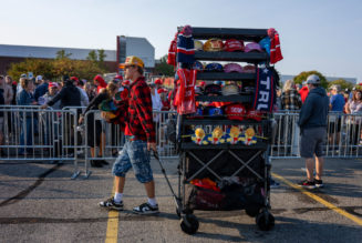 Black Vendor Gets Into Struggle Scrap At Trump Rally, Xittter Throws Shade