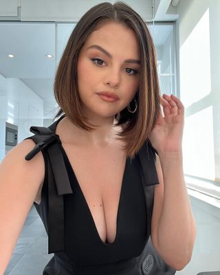 @selenagomez sleek bob haircut