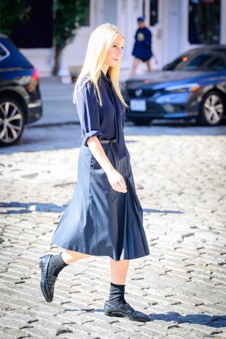 Gwyneth Paltrow wears a pleated skirt.