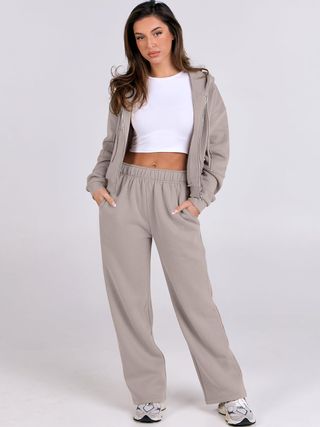 ANRABESS, Anrabess Women 2 Piece Outfits Sweatsuit Zip Up Crop Hoodies Sweatpants Lounge Matching Sweat Set 2024 Fall Trendy Tracksuit Coffeegrey Medium