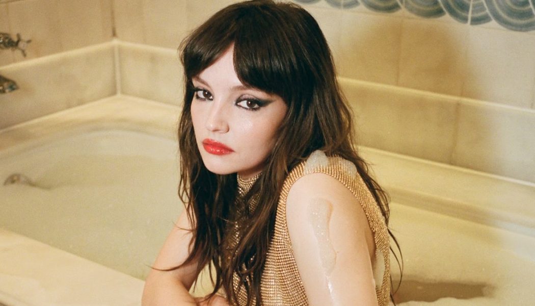 Lauren Mayberry reveals new song "Something in the Air"