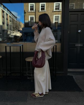 Winter trainer outfits: @francescasaffari wears a jumper with a maxi skirt and trainers