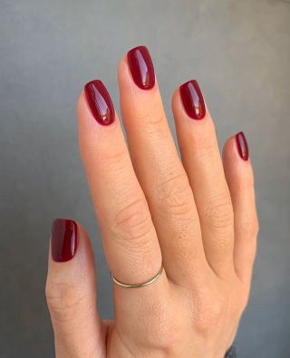 @raelondonnails deep red nails