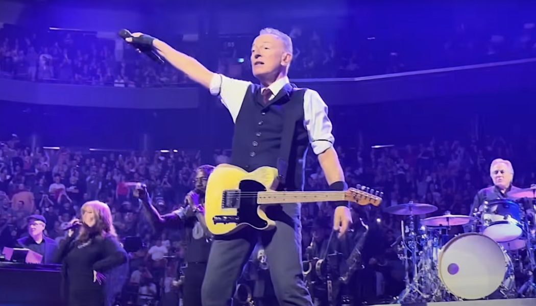 Bruce Springsteen opens Halloween show with "Ghostbusters" cover