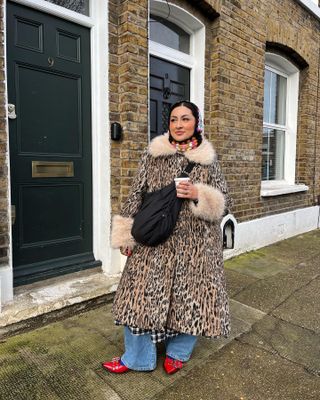 Animal print fashion trends: @itsleeyall wears a leopard print coat