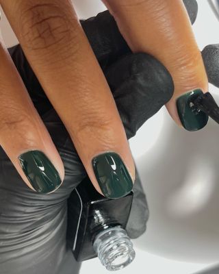 @paintedbyjools forest green manicure