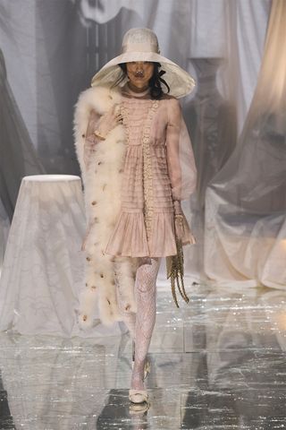 Spring/summer 2025 runway look featuring the powder pink color trend.