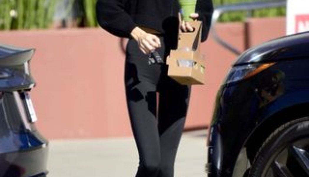 The Specific Uggs Kaia Gerber Wears for a Coffee Run in L.A.