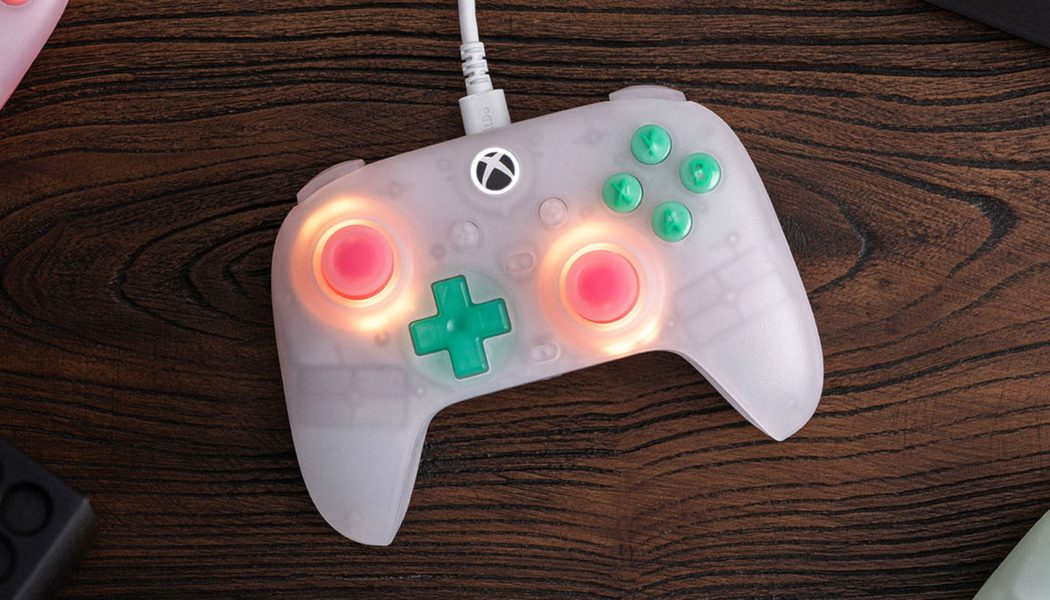 8BitDo’s new mini Xbox controller fits gamers with smaller hands