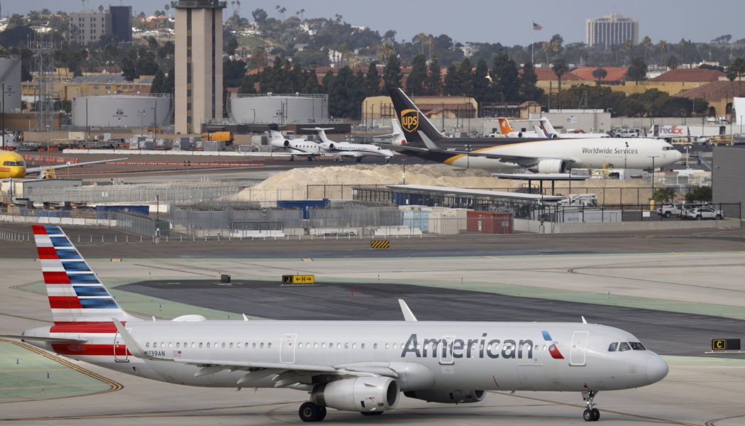 American Airlines “technical issue” grounds flights across the US