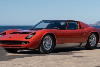 Award-Winning Lamborghini Miura P400 Surfaces for Auction