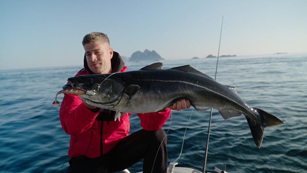 Auch auf dem Meer angelt Dustin Schöne. Hier vor den Inseln der Lofoten