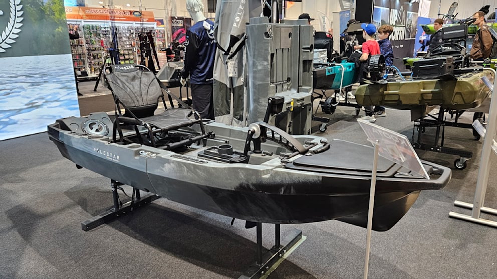 Wer zur Angelrute noch ein Kajak mit Tretboot-Technik möchte, wie dieses zerlegbare Modell auf der Angelmesse, kommt mit 300 Euro bei weitem nicht aus. Dieses Modell kommt erst noch in den Handel