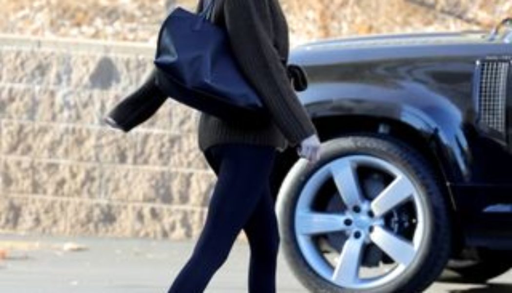 Kendall Jenner Just Made Her Leggings and Uggs Outfit Look Much Chicer Thanks to Knit I Always See on Parisians