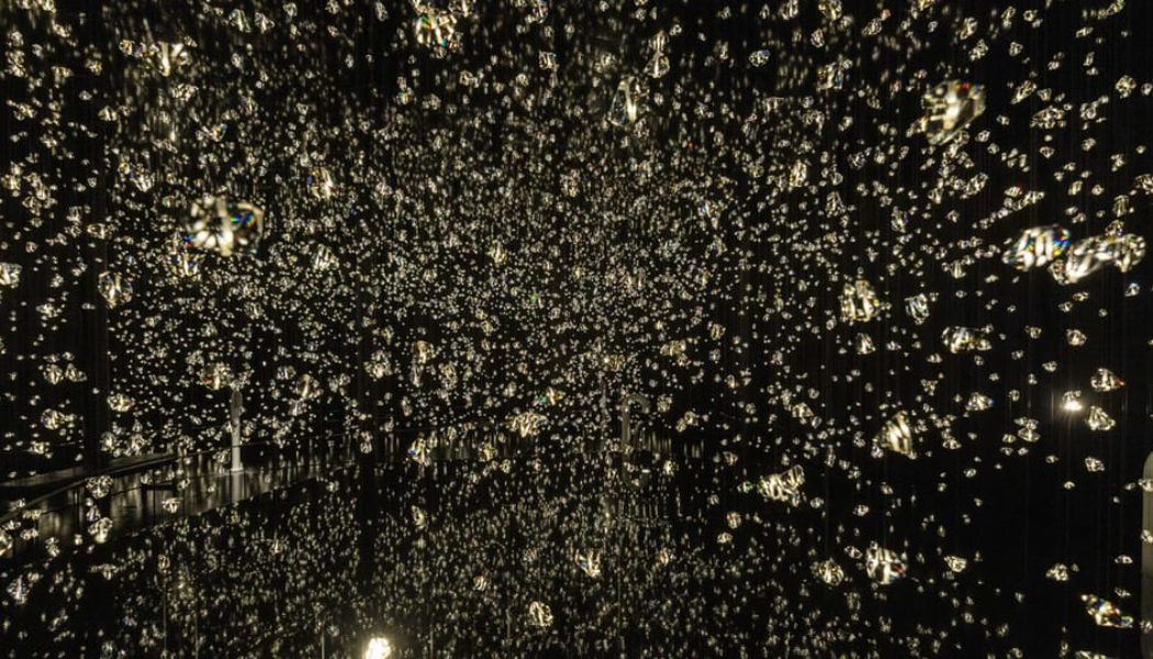 Rafael Lozano-Hemmer Captures 7,000 Heartbeats Inside Swarovski Crystals