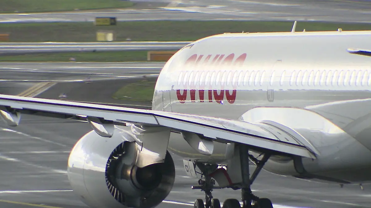 Direkt vor dem Cockpit geht es heiß her Sex-Skandal auf Swiss-Flug!