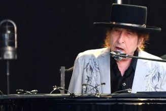 Bob Dylan to play small towns on 2025 tour