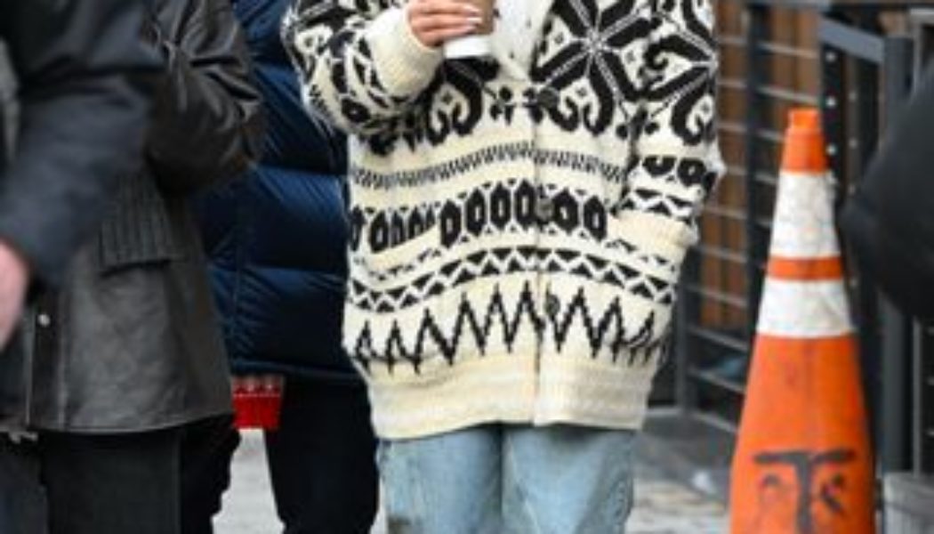 Jennifer Lopez Just Wore the Knitwear Trend European Girls Are Really Into