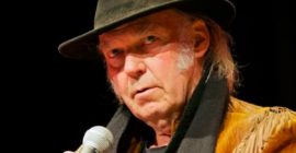 Neil Young will play Glastonbury in 2025 after all, says decision to pull out was an “error”