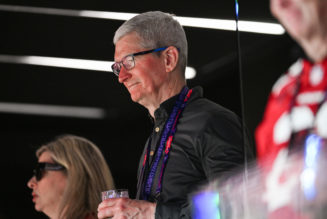 Here’s Tim Cook hanging out in New Orleans for the Super Bowl