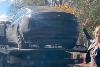 Sheryl Crow sells her Tesla, donates proceeds to NPR