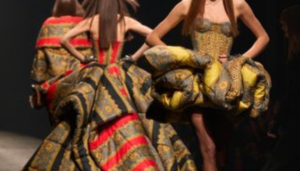 4 Comeback Trends That Made Me Go "Wow!" At the Versace Show