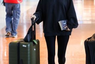 Spotted in the Paris Airport: The Coolest Sneaker Trend to Wear With Leggings RN